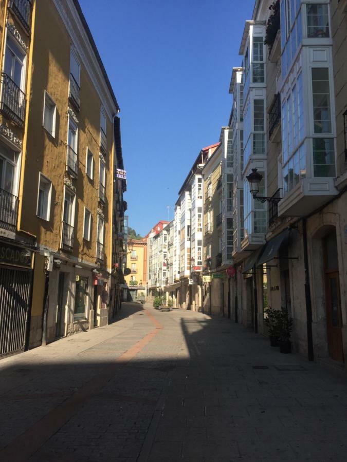 شقة Camino De Santiago En Casco Historico Burgo المظهر الخارجي الصورة